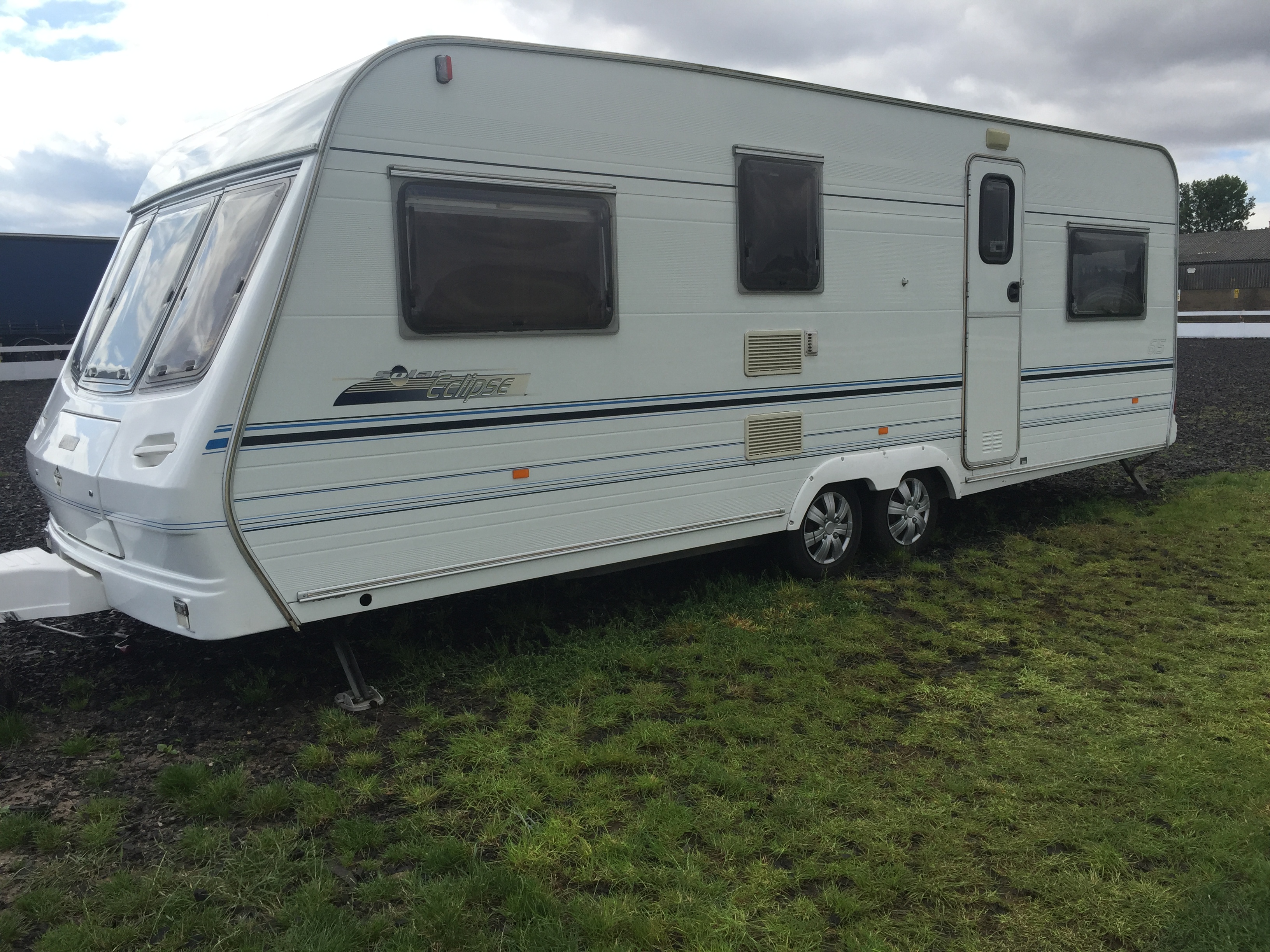 Lunar Eclipse Twin Axle 5 Berth