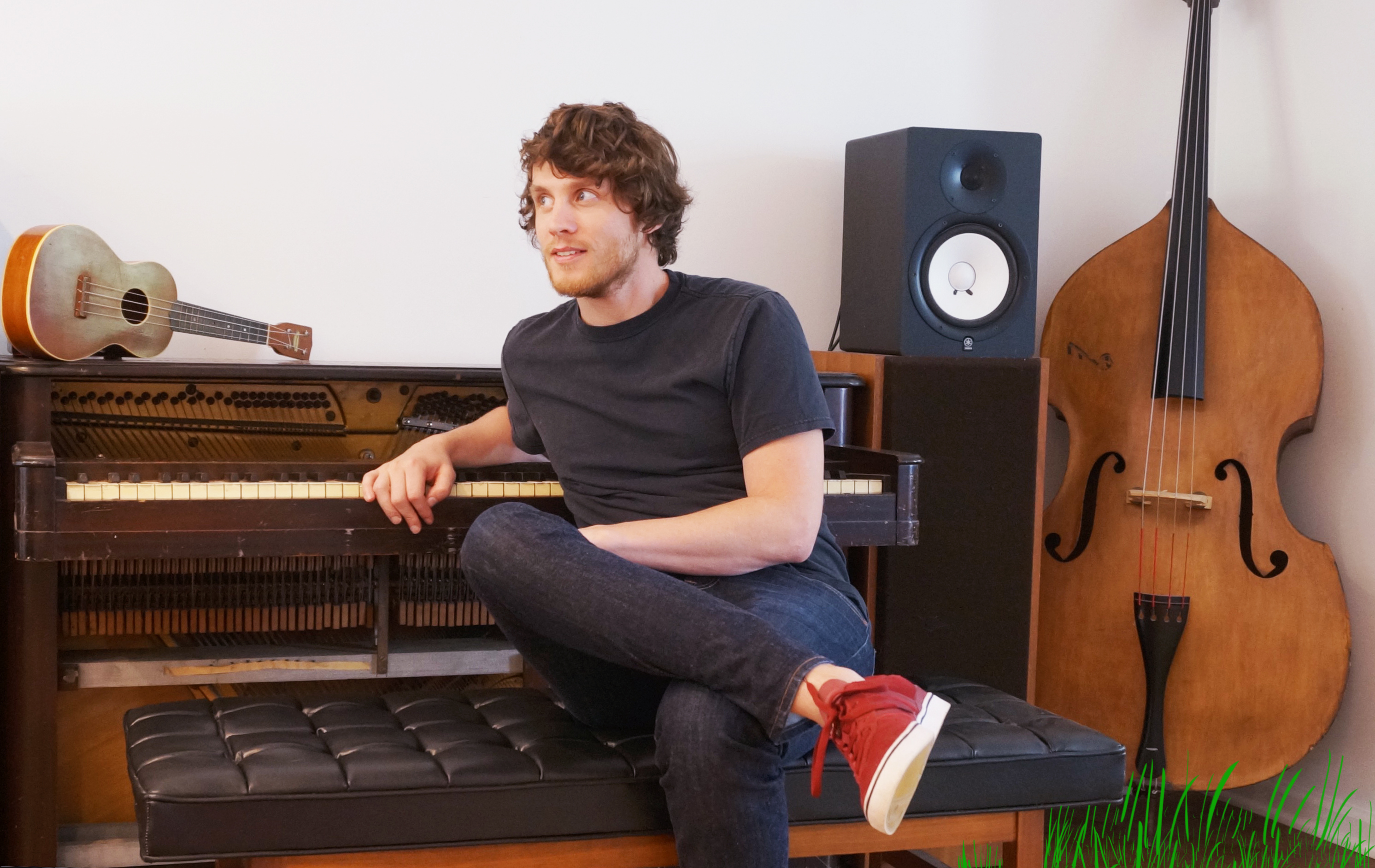 townsppl press shot - white piano