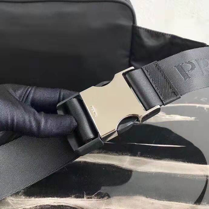 Miniature : SAC BANANE EN NYLON