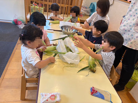 とうもろこしの皮むき🌽