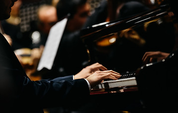 pianist-playing-a-piece-on-a-grand-piano-at-a-conc-2026-03-10-03-08-16-utc.jpg