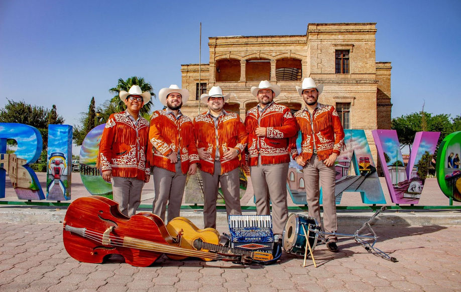 Los Norteños de Río Bravo mantienen viva la música tradicional del noreste mexicano