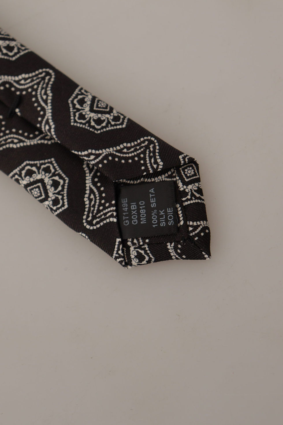 Thumbnail: Elegant Silk Geometric Bow Tie