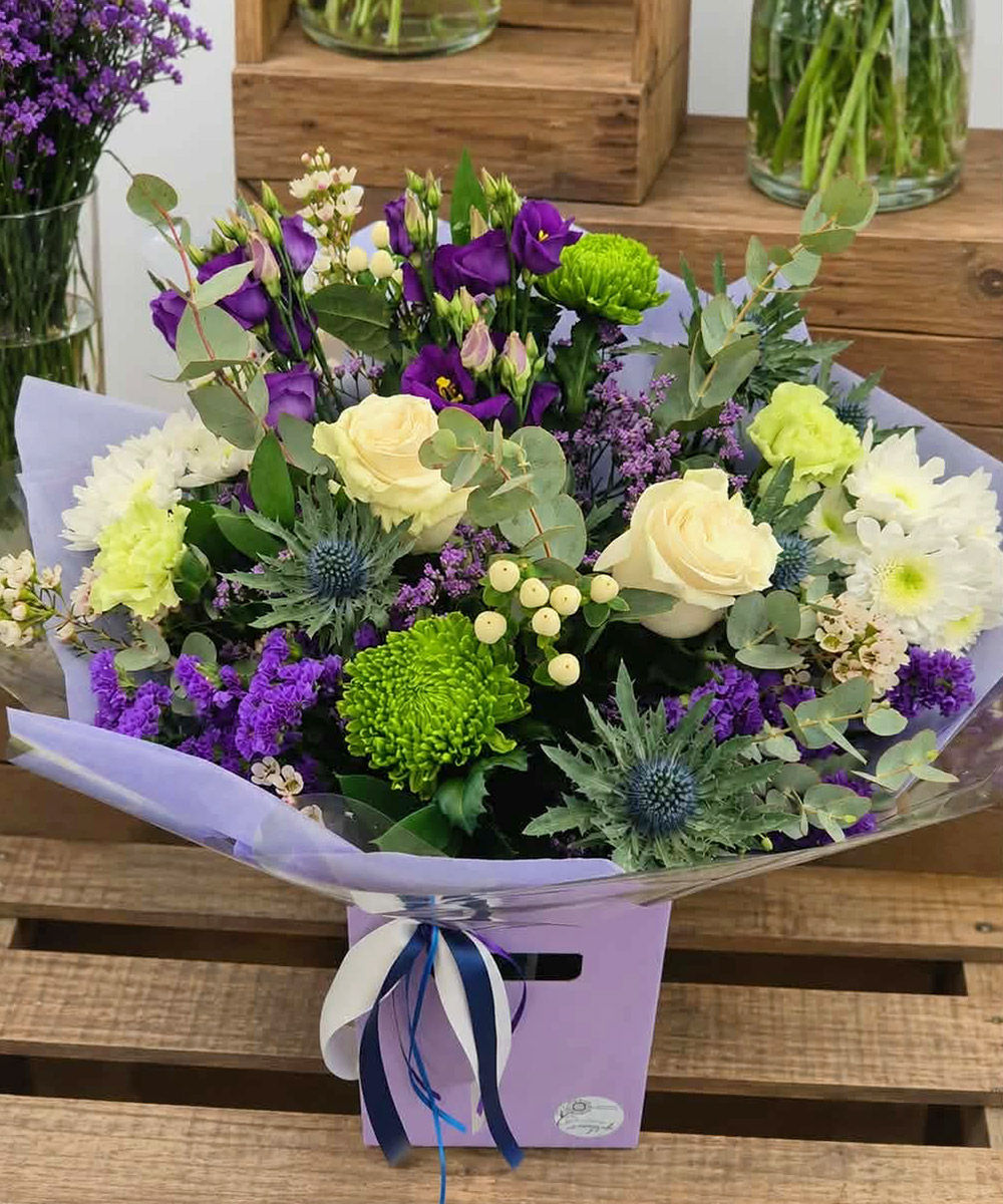 'Scottish' handtie Bouquet in Waterbox