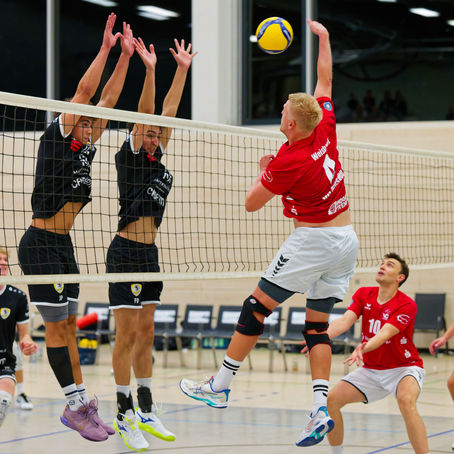 Juro Petrusic und Florian Drescher im Doppelblock für das Fighting Bayrisch Team (Frank Kleinert)