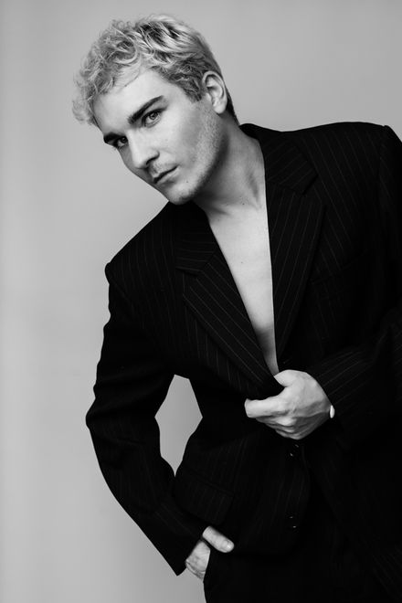 Victoria Scheer Photography 
model set card
high end portrait 
Vienna photographer
Portrait Fotograf 
Wien 
men model
Wien Fotograf
kreative Portraits
schwarz weiß