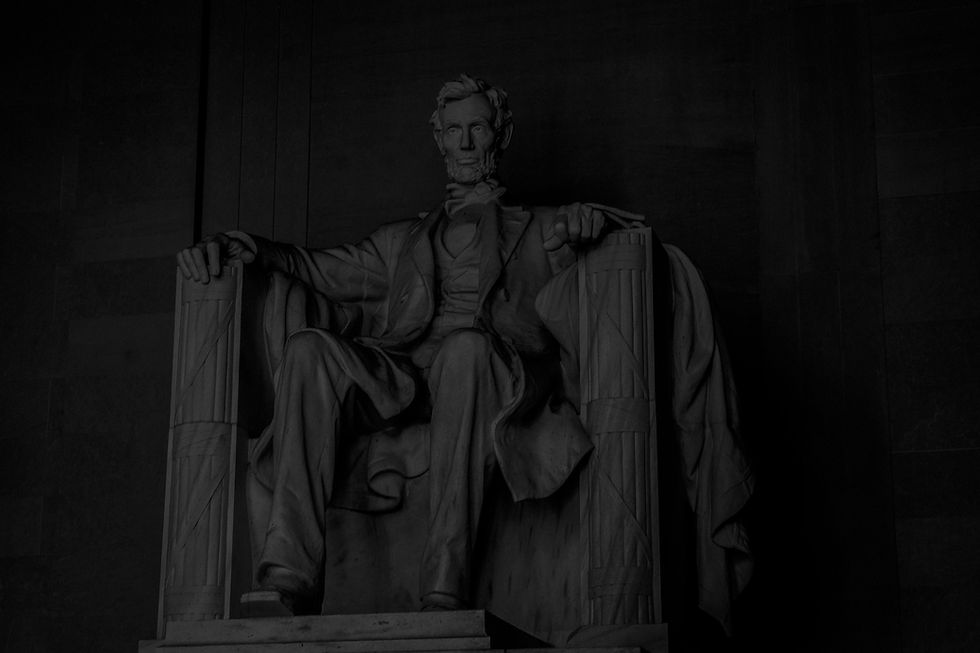 Abraham%20Lincoln%20statue_edited.jpg