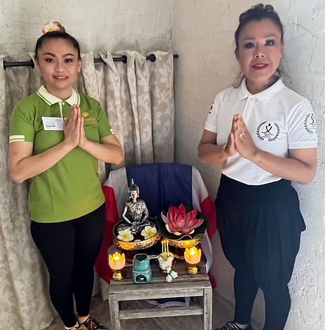 Bun & Kru Aom (Massage champion).jpeg