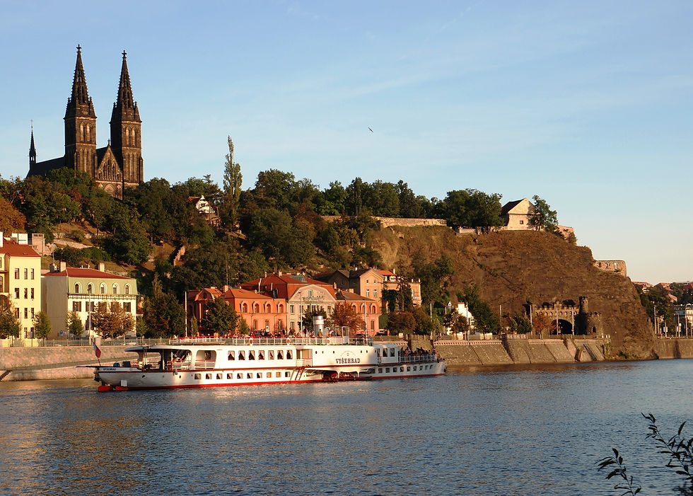 Parník_Vyšehrad_pod_Vyšehradem.jpg