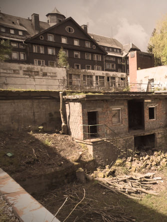 Verfall Innenhof historisches Sporthotel Oberwiesenthal