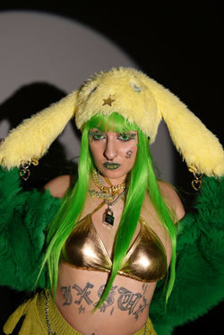 26-04-03-15-19-12-501_deco