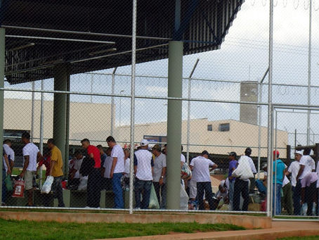 Doze presos não retornam após saída temporária na região