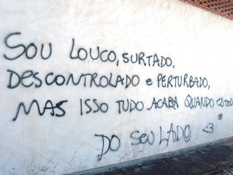 Muros de Fernandópolis ‘viram tela’ para pichação poética