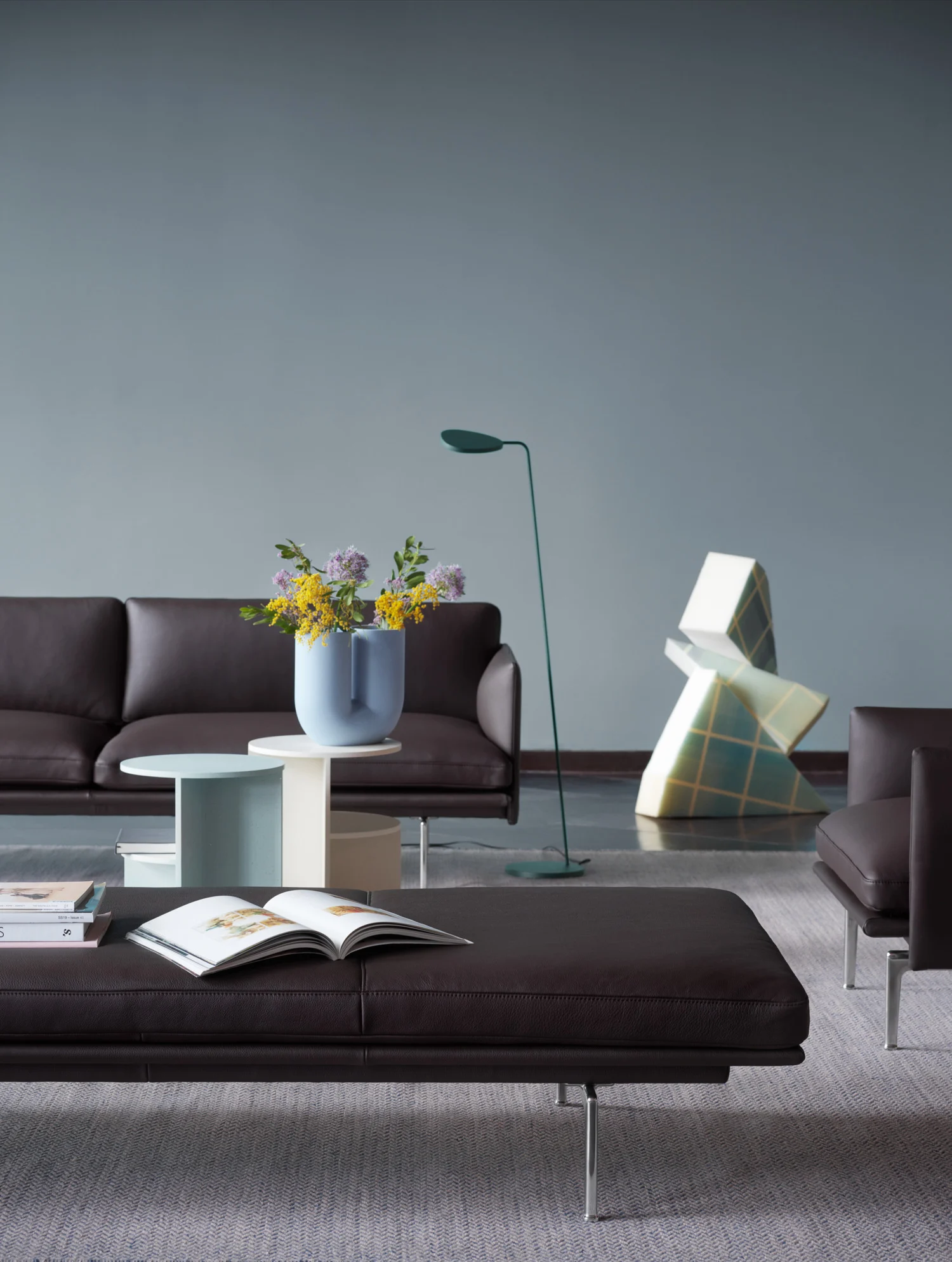 Muuto-4861-outline-daybed-easy-leather-root-alu-kink-halves-dark-green-Kanthaus-LivingBerlin