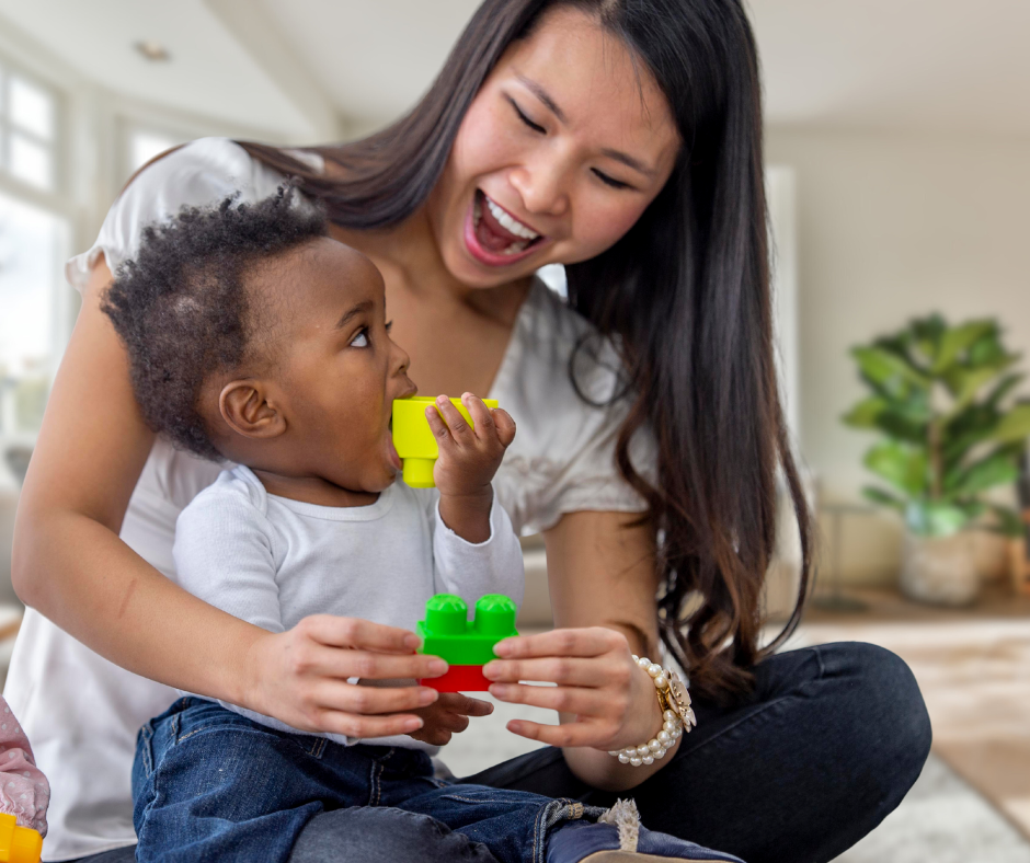 Parent qui stimule le langage de son enfant
