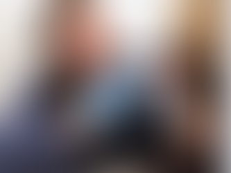 Une orthophoniste qui effectue une évaluation TOM