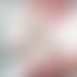 Un profesionnel de la santé qui pointe à son client l'endroit ou il peut ressentir des douleurs liés à l'ATM