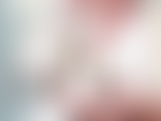 Un profesionnel de la santé qui pointe à son client l'endroit ou il peut ressentir des douleurs liés à l'ATM