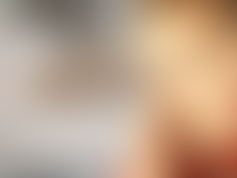 Un enfant qui fait la succion de son pouce