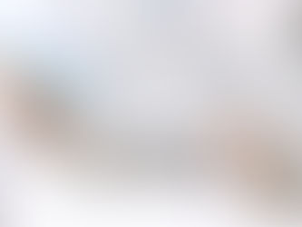 Un professionnel de la santé qui démontre l'espace dans le cerveau qui apprend de nouveaux mouvements