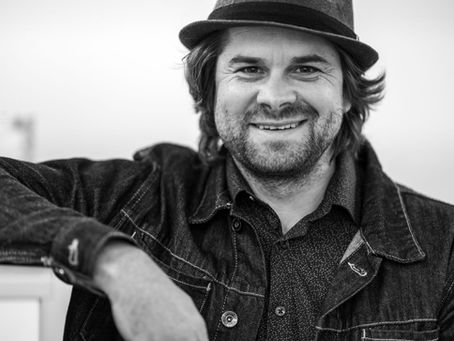 Videopremiere: Der Autor Christoph Luzi