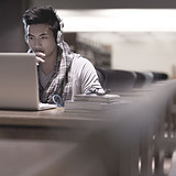 Student in der Bibliothek