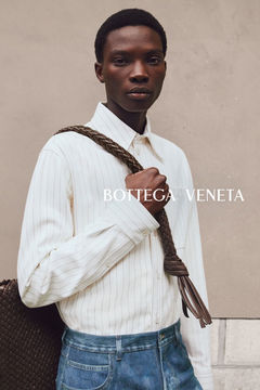 Bottega-Veneta-Campaign-Men-Fall-Winter-2022-001.jpg