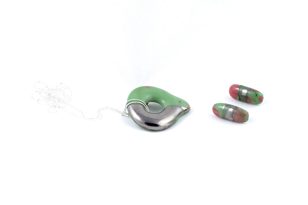 Thumbnail: La Traviata Pendant green, pink and silver