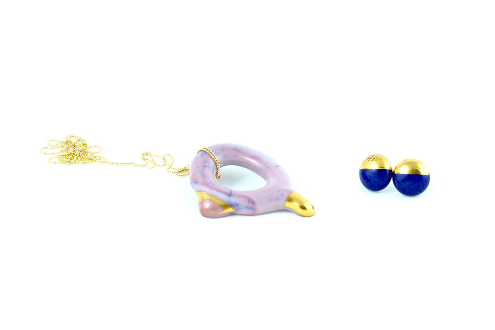 Thumbnail: La Traviata pendant liila and gold