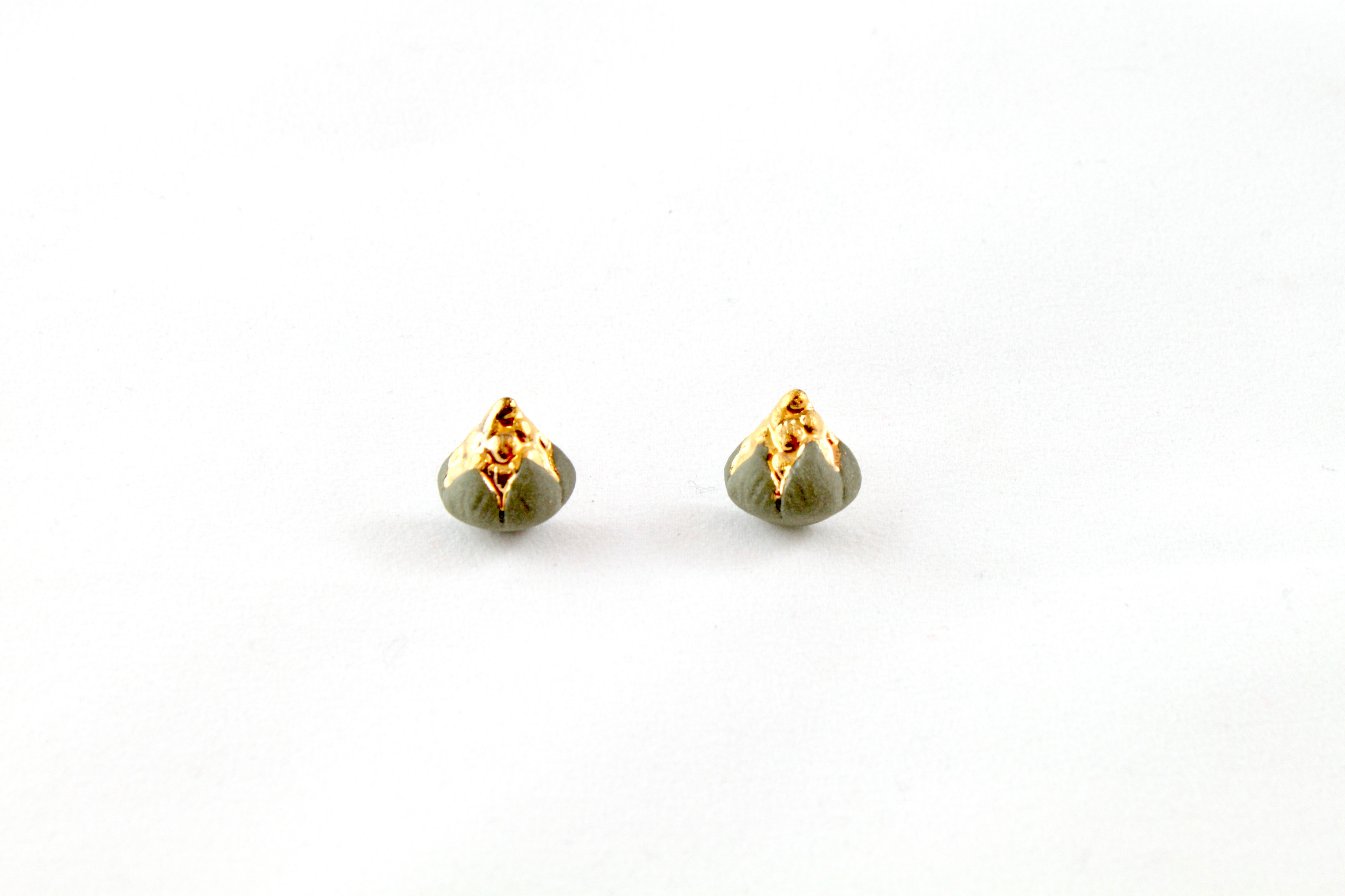 Queens Gold, dark green and gold earrings