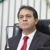 Prefeitura de Fortaleza firma contrato bilionário com empresa recém-criada para iluminação e semáforos