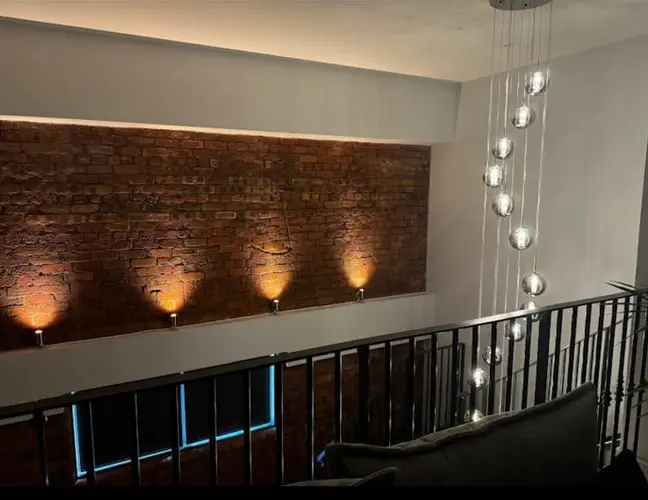 Stylish, sleek wall lighting