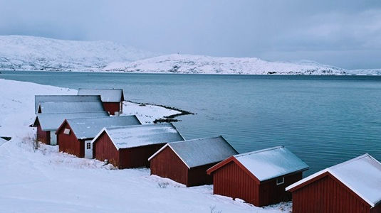 NORDwärts - das Retreat für Frauen die Mehr wollen. Bootshäuser an einem norwegischen Fjord. 