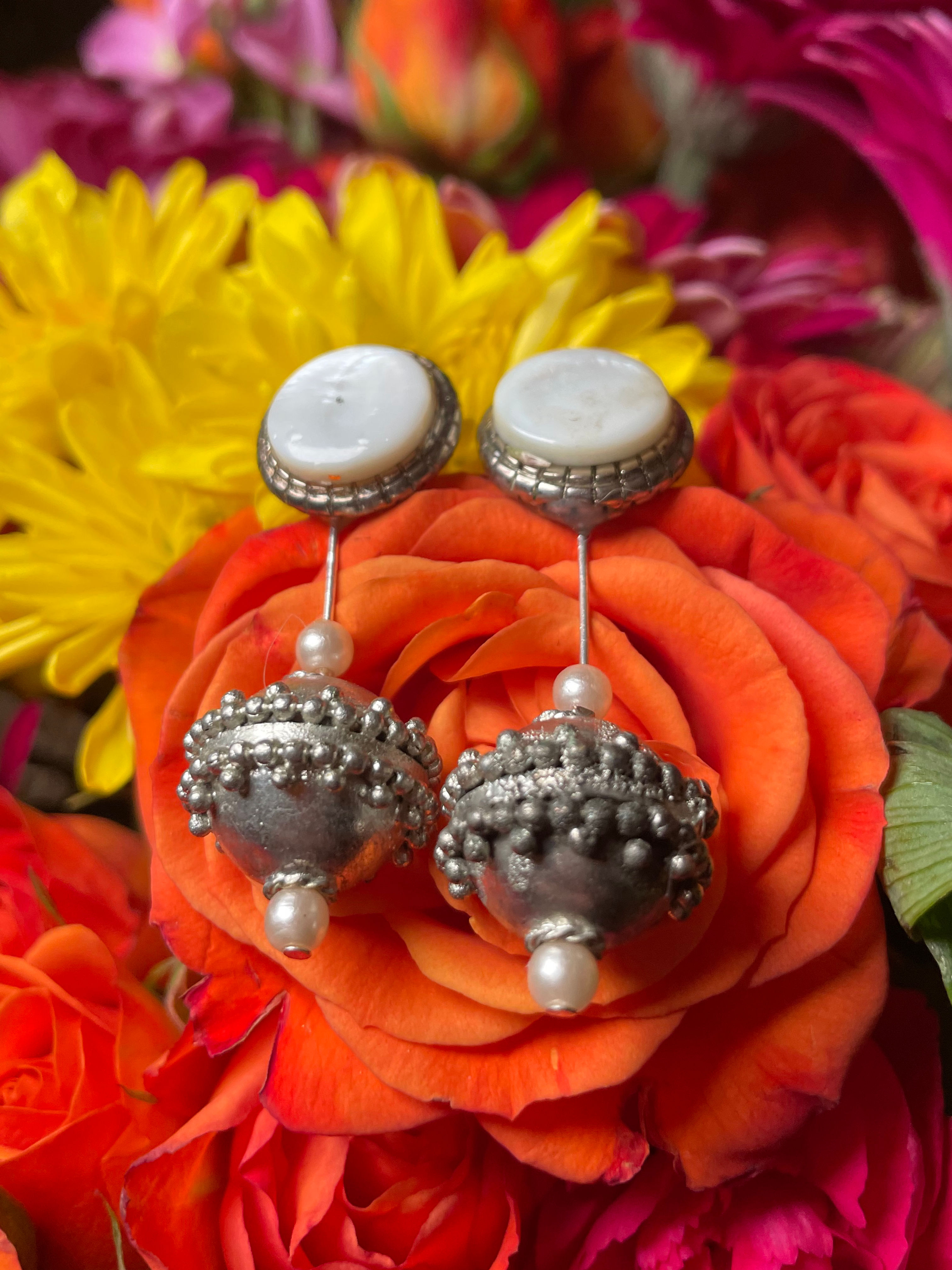 Handmade Upcycling Found Object, Mother of Pearl, Pearl, silver, Stud, Drops