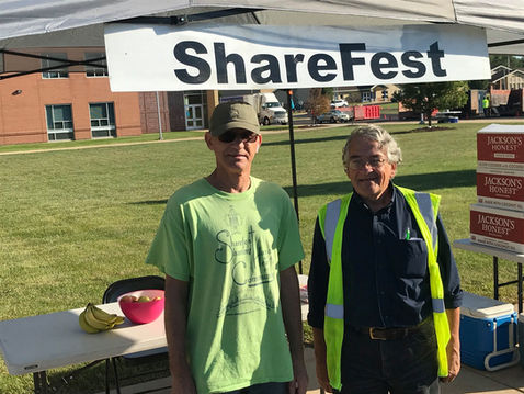 Two volunteers at ShareFest