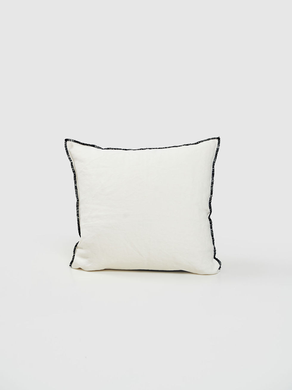 Almohadón lino grueso, lino arpillero y costura 50X50 RELLENO PLUMA.jpg