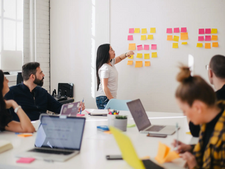 What is peer learning and how can it advance the implementation of evidence-based practices?