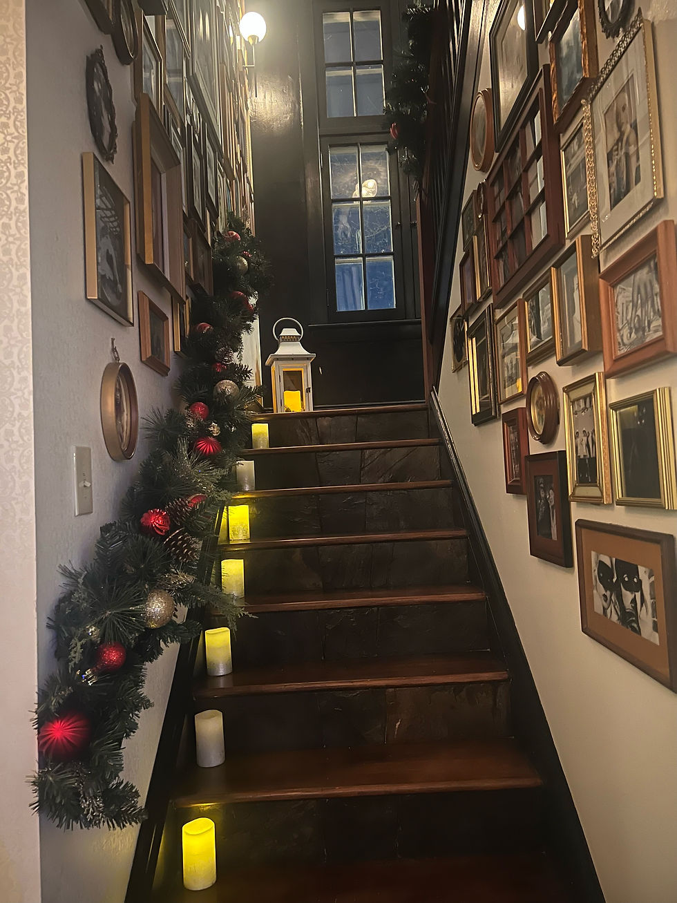 BB - Staircase at Christmas