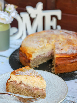 Rhabarber-Rührkuchen mit Quarkguss