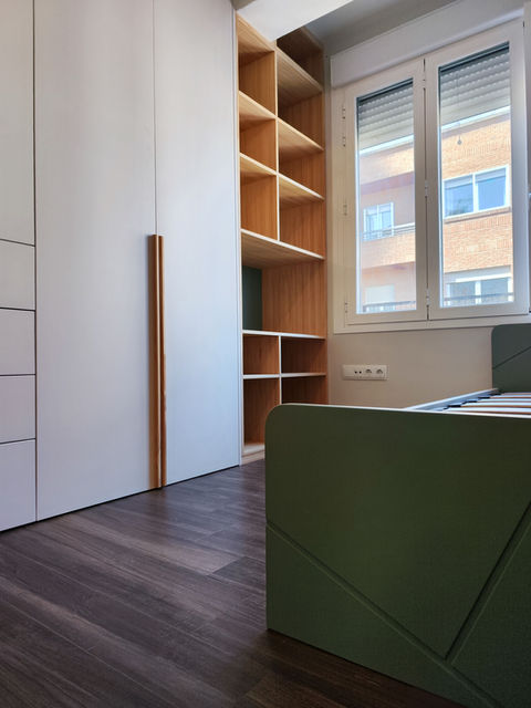Estantería, librería, madera, zona de estudio, almacenaje.