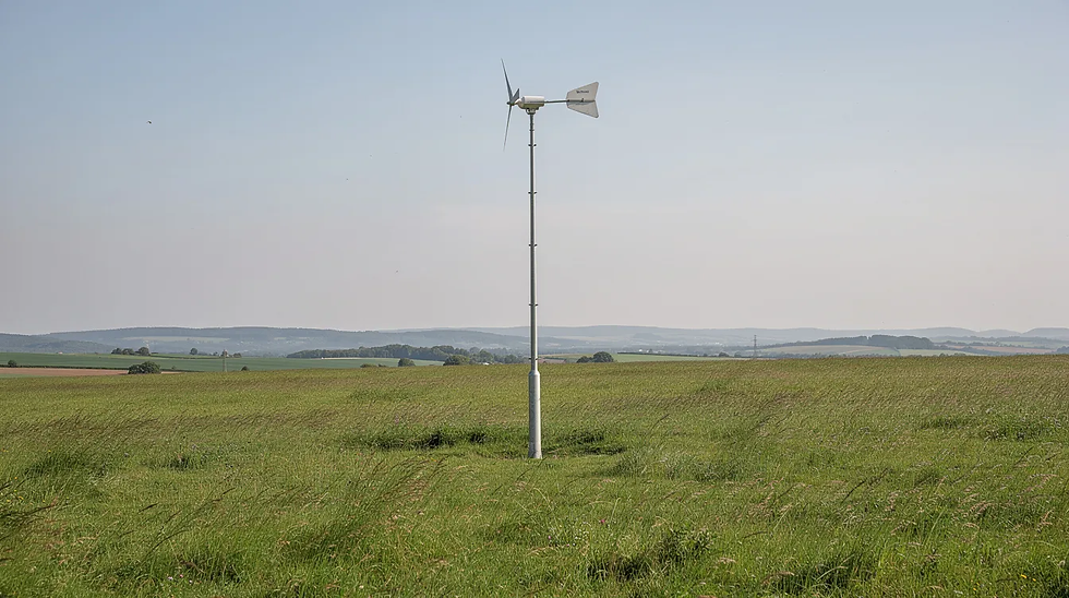 Freie Kleinwindkraftanlage auf offenem Land