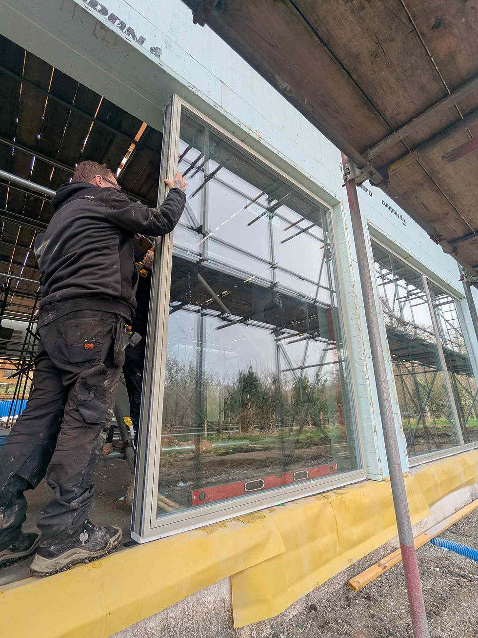 Fitting the picture windows
