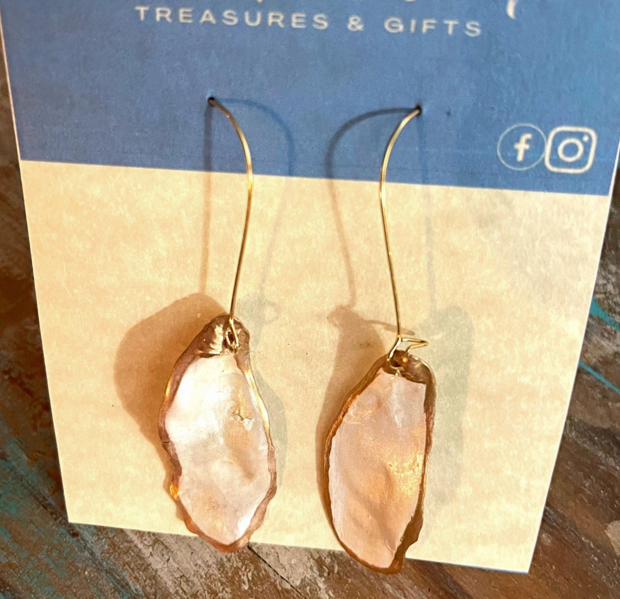 Kidney Shaped Oyster Dangle Earrings(long stem)