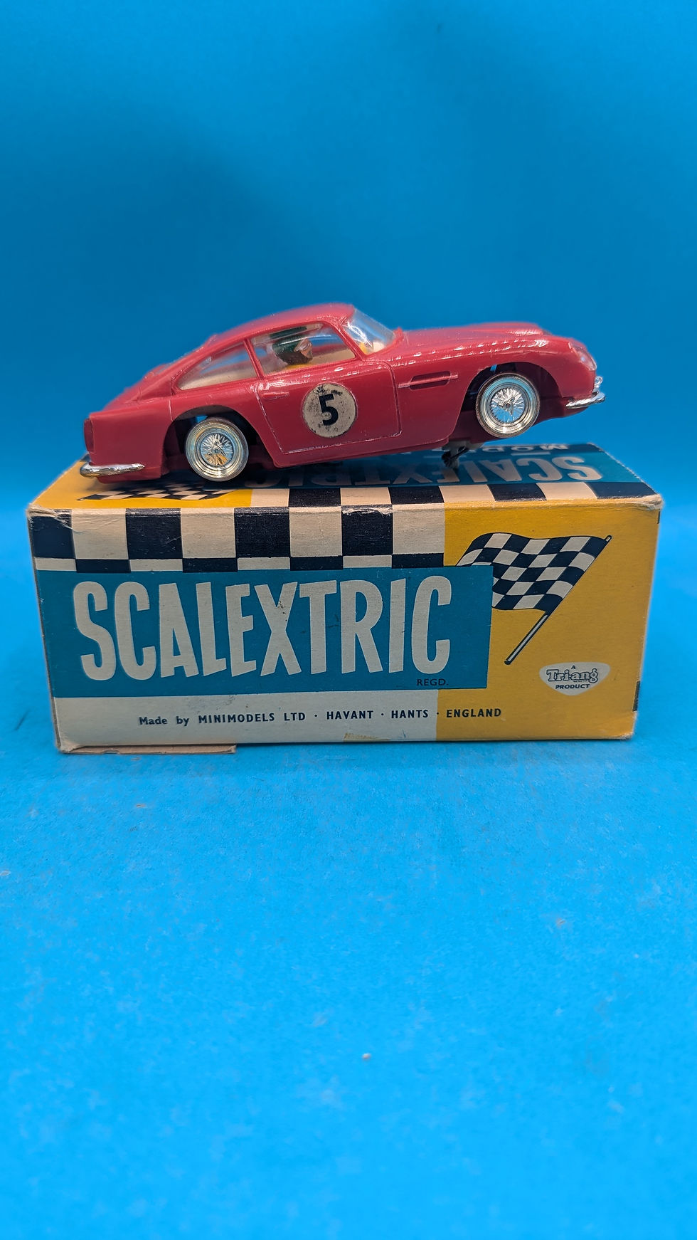 Thumbnail: Scalextric E3 Aston Martin with Lights