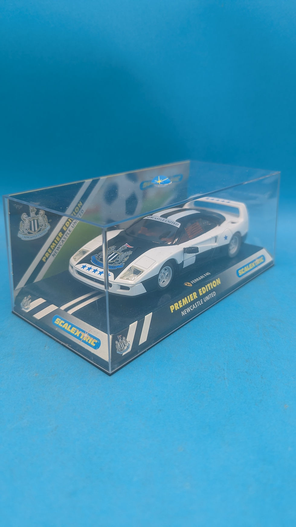 Thumbnail: Scalextric C2149 Ferrari F40 Newcastle UTD
