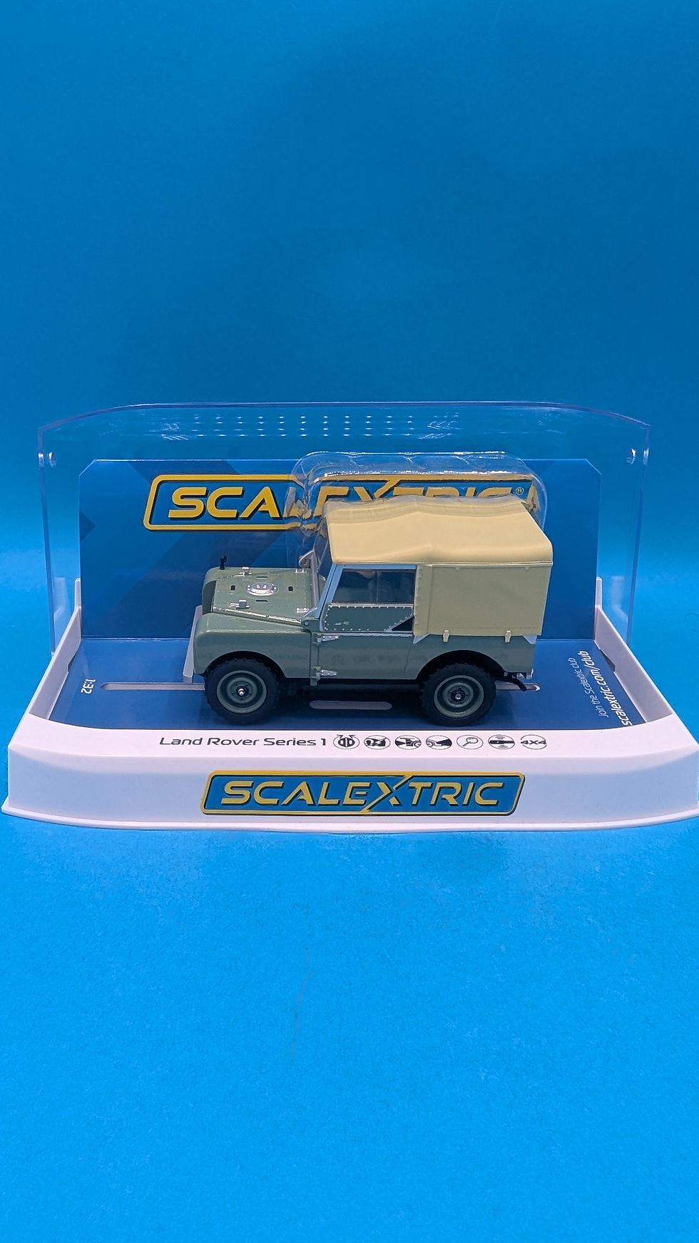 Scalextric C4600 Land Rover Series 1 HUE 166