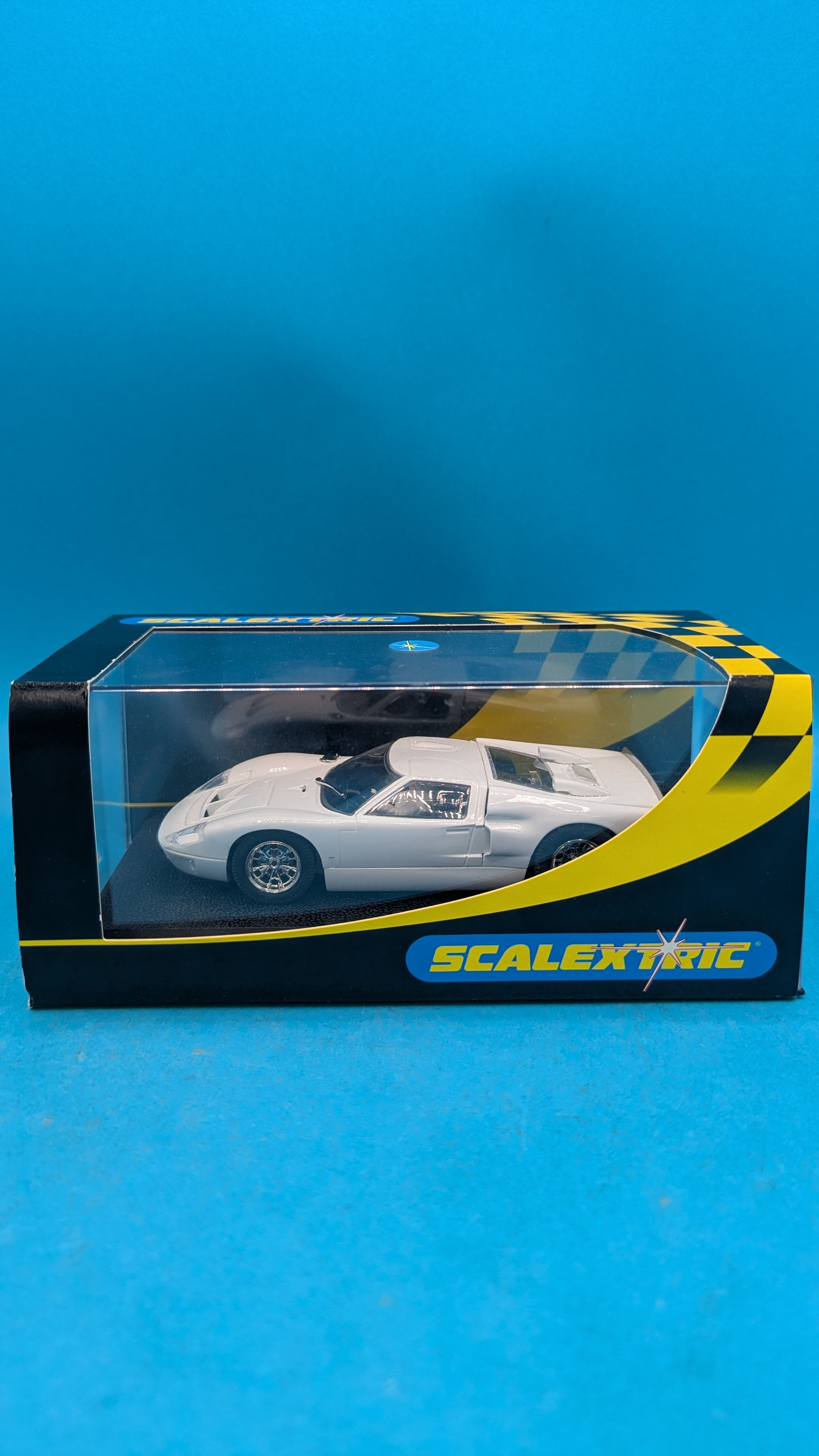 Scalextric C2473 Ford GT40 MKII "Plain White"