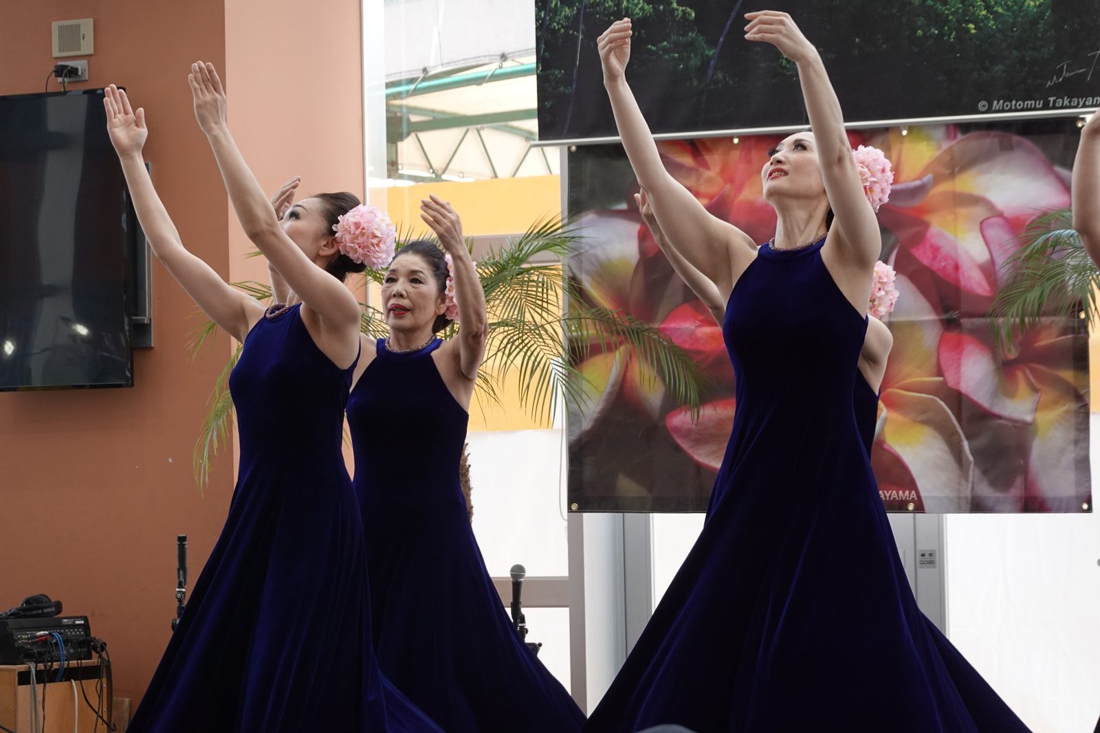 ALOHA RISE 2024で踊るメンバー（3）