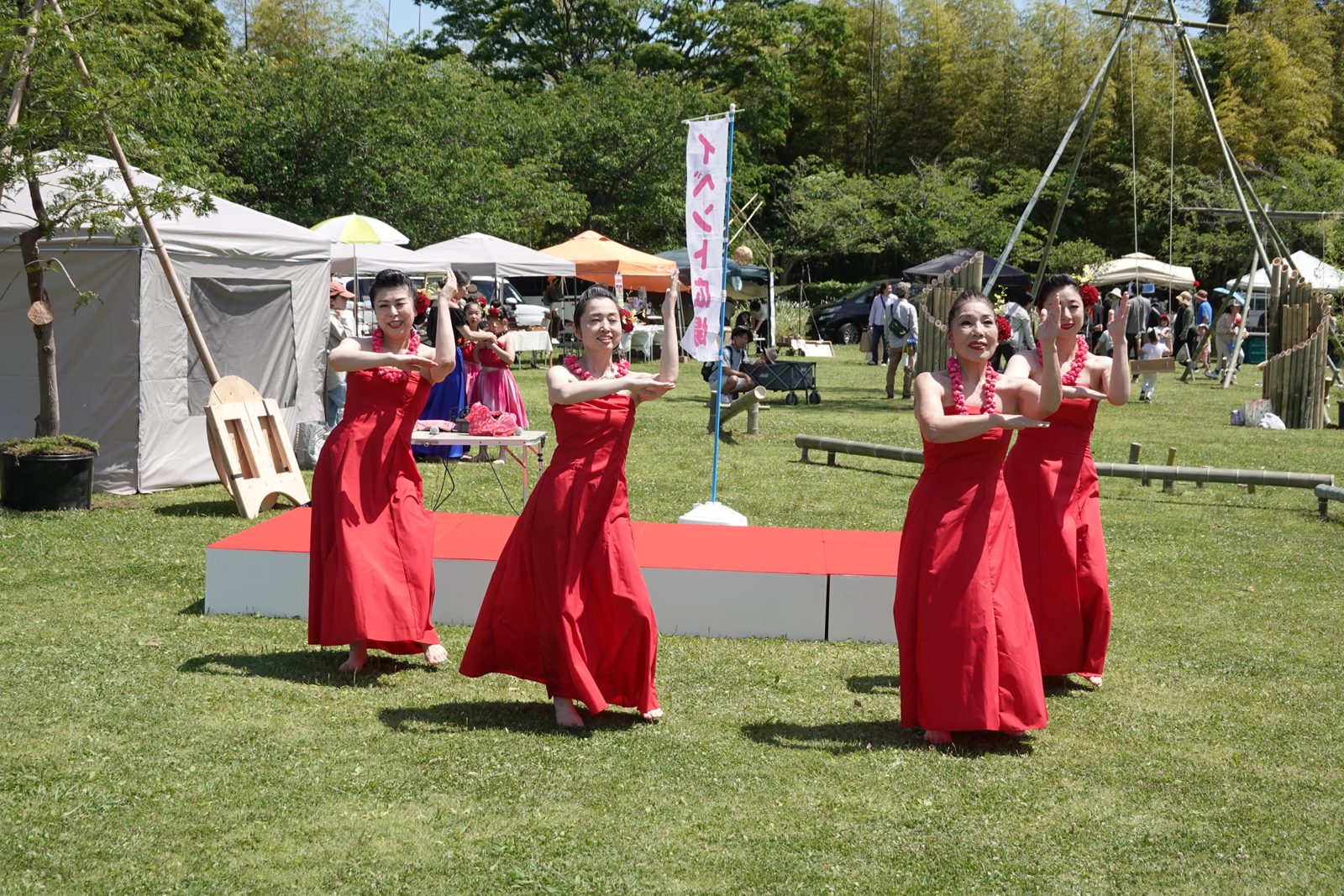 日本平園芸市で踊るメンバー（3）