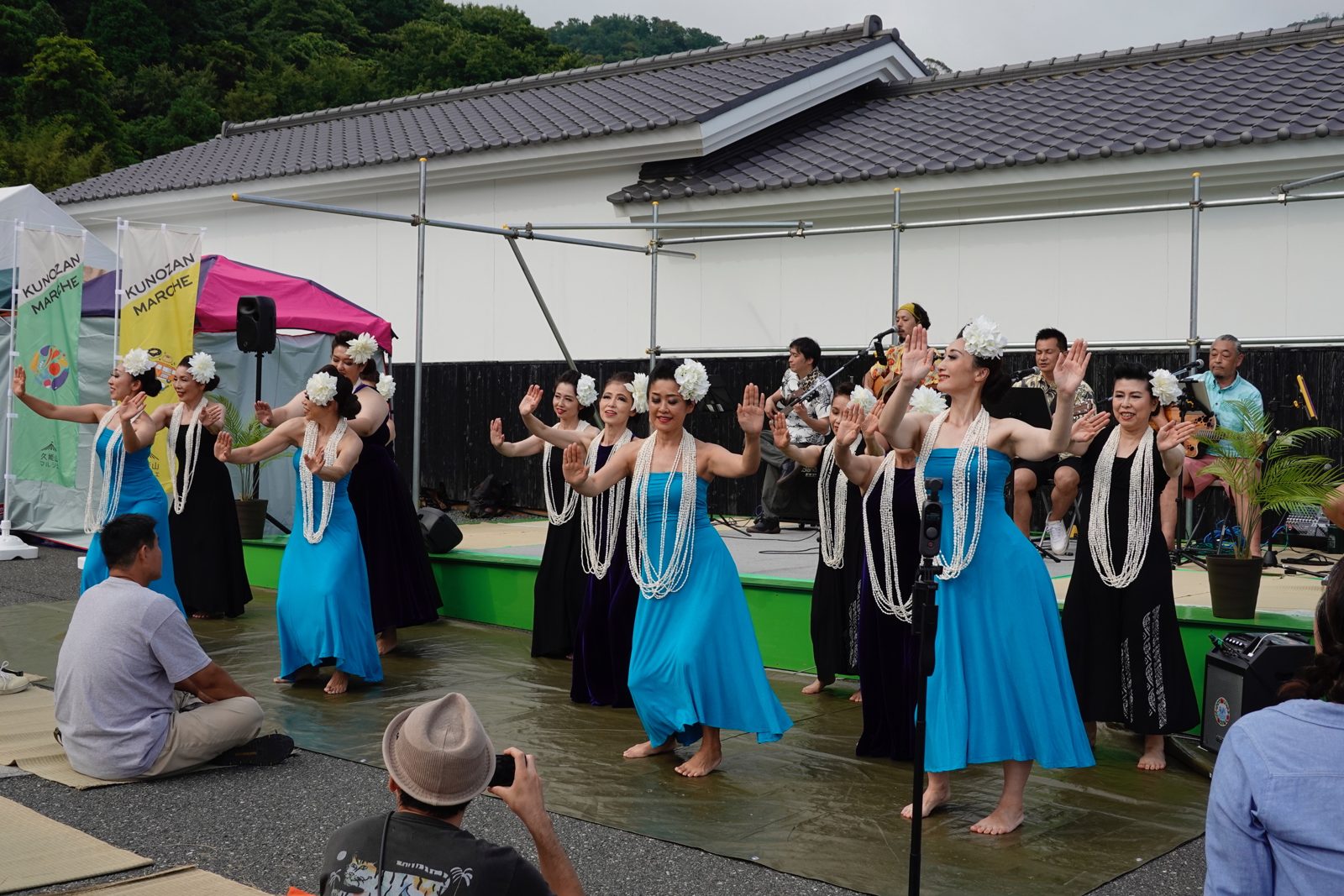 リバティー久能山マルシェで踊るメンバー（4）